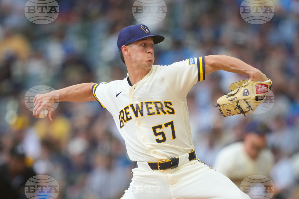Giants Brewers Baseball