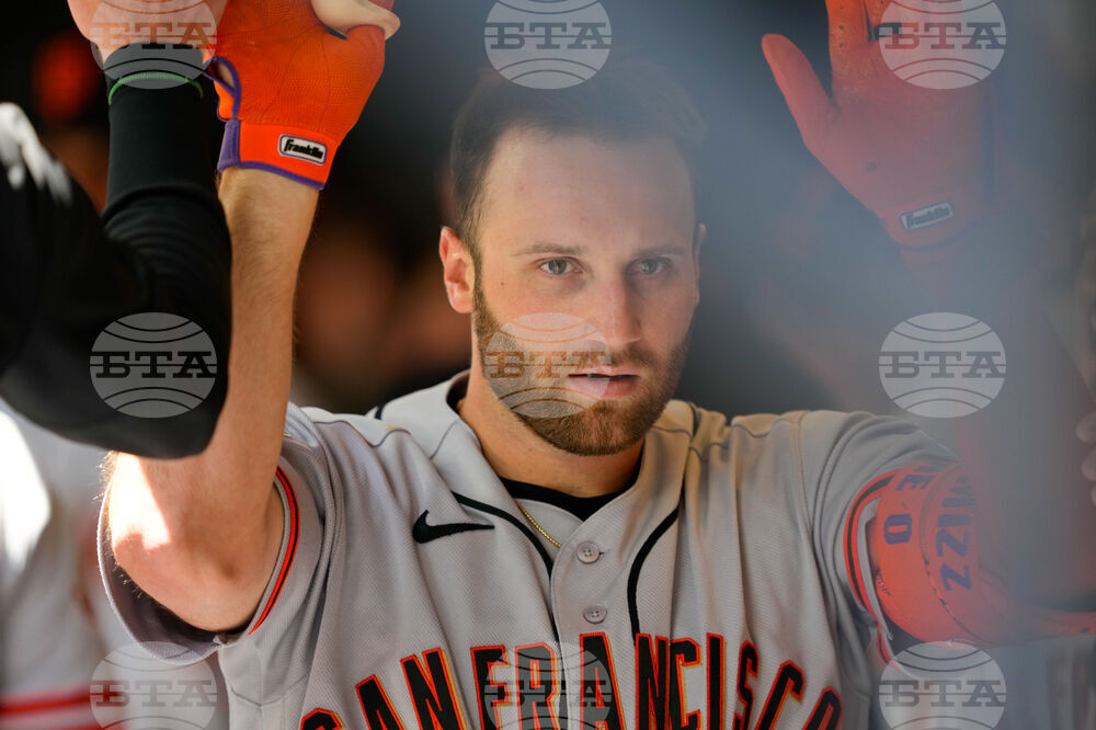 Giants Brewers Baseball