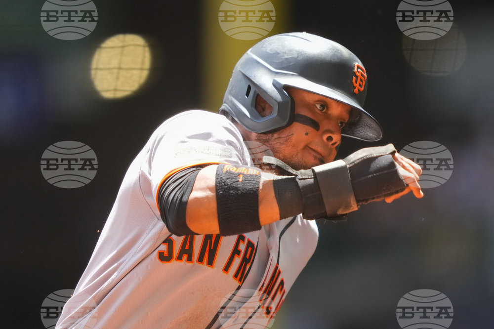 Giants Brewers Baseball