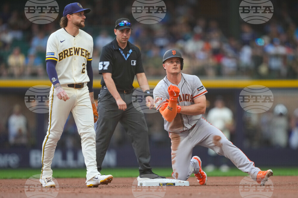 Giants Brewers Baseball