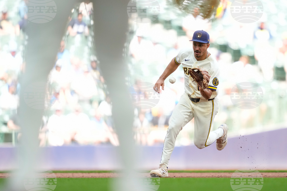 Giants Brewers Baseball