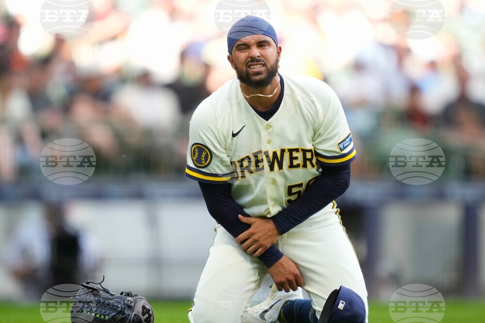Giants Brewers Baseball