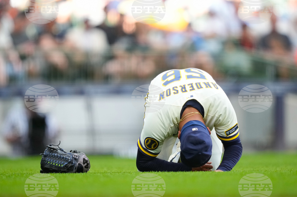 Giants Brewers Baseball