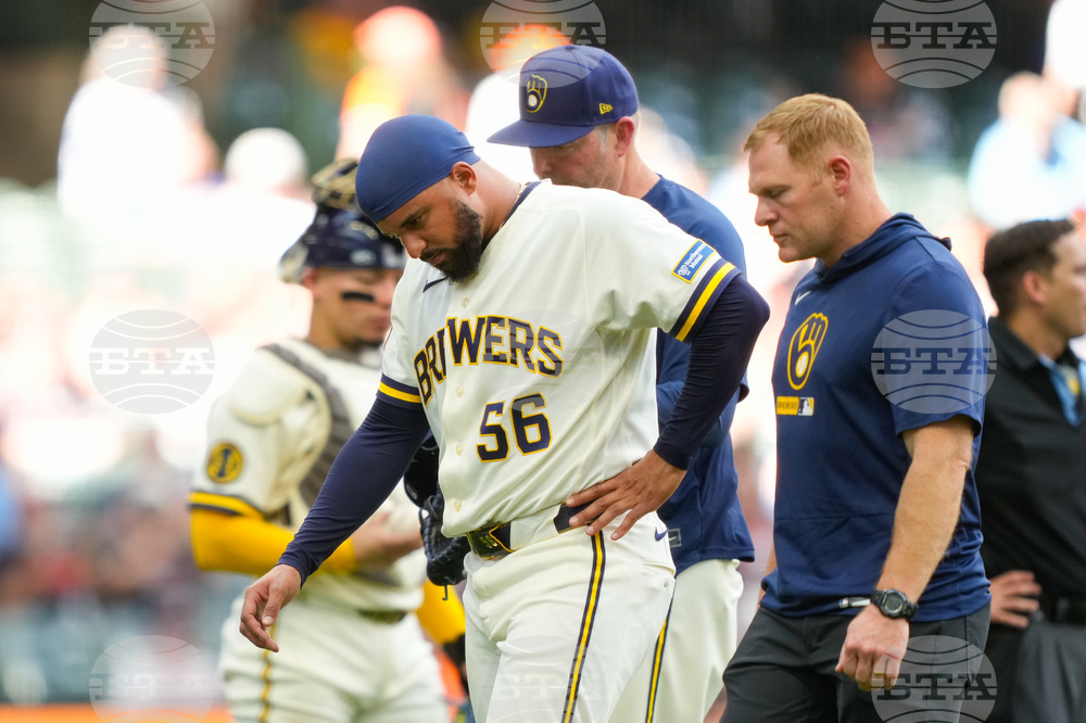 Giants Brewers Baseball