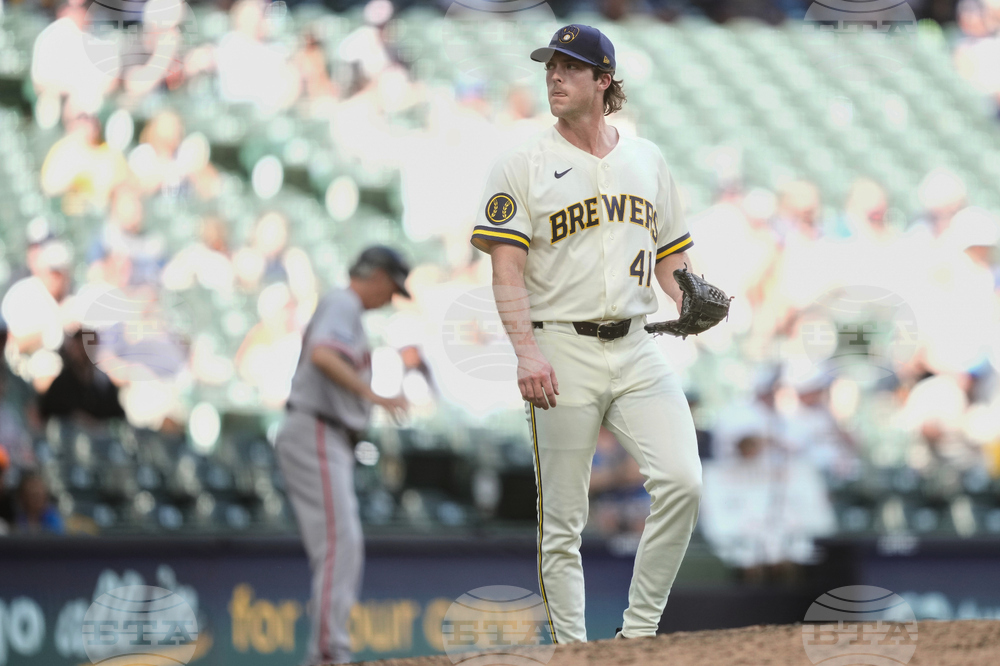 Giants Brewers Baseball