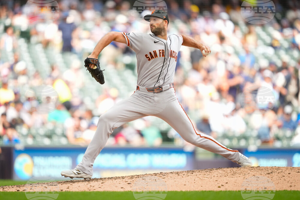 Giants Brewers Baseball
