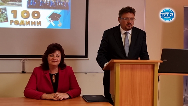 Генералният директор на БТА Кирил Вълчев покани на стаж и на работа в Агенцията студенти от Висшето училище по транспорт "Тодор Каблешков"