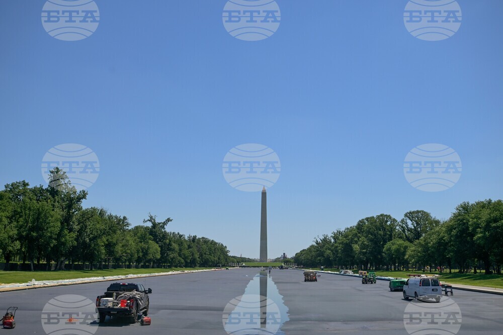 APTOPIX Lincoln Memorial Reflecting Pool