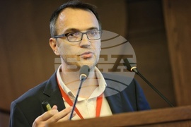 Конференция "Аутомотив енд Батери форум" - Никола Симон