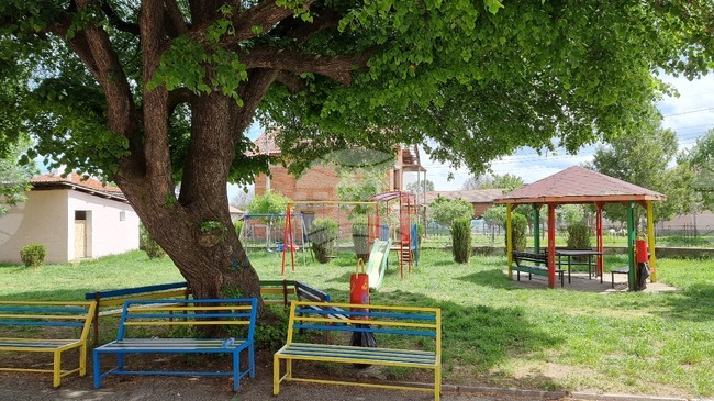 Дете на 4 години е ранено при катастрофа край детска площадка в Девин