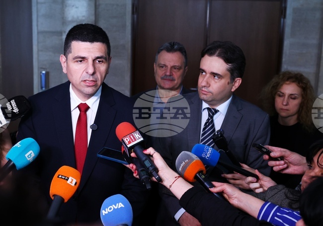 Внасяме искане за освобождаване на подуправителя на НЗОК Момчил Мавров, заявиха от „Демократична България“