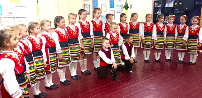 Танцьори от Тараклия, Молдова, ще представят български народни танци на събора „Златната гъдулка“ в Русе