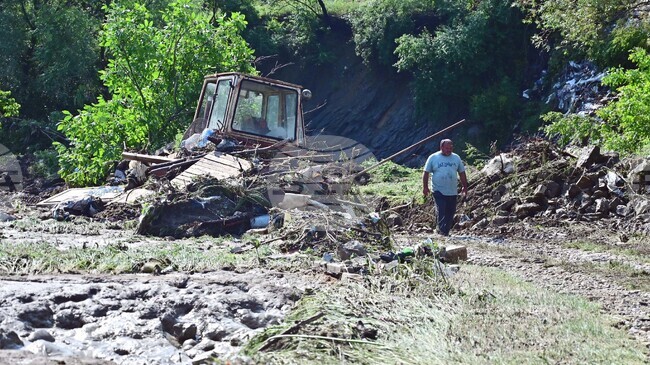 Силен дъжд наводни къщи в село Войводино, Варненска област