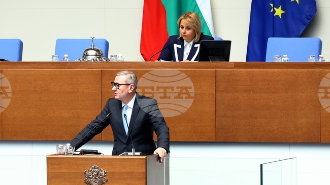 Министърът на културата обясни на днешния парламентарен контрол по каква процедура са освободени членовете на Съвета на директорите на НДК