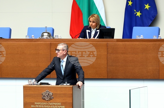 Министърът на културата обясни на днешния парламентарен контрол по каква процедура са освободени членовете на Съвета на директорите на НДК