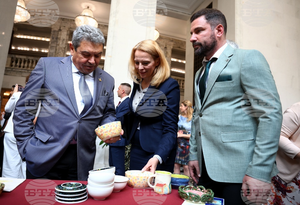 Народно събрание - благотворителна изложба