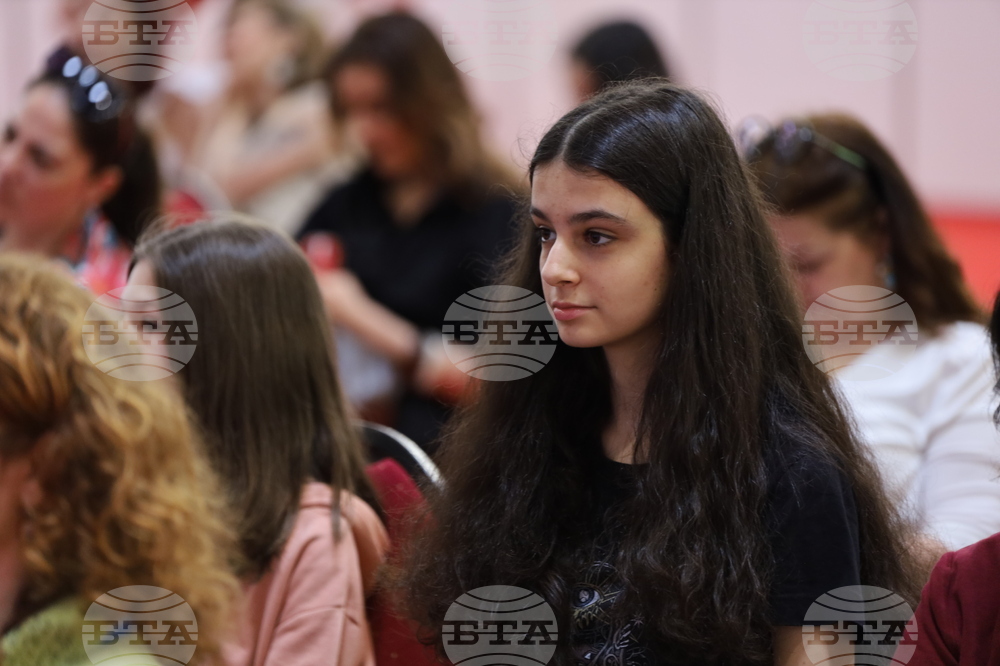 Румъния - Букурещ - Международен панаир на книгата - представяне на книга