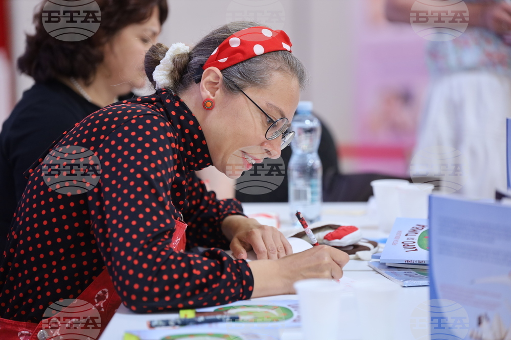 Румъния - Букурещ - Международен панаир на книгата - представяне на книга