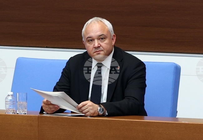 МВР извършва проверка на регистрираните нарушения от водачите на линейки от центровете за спешна медицинска помощ, каза министър Демерджиев
