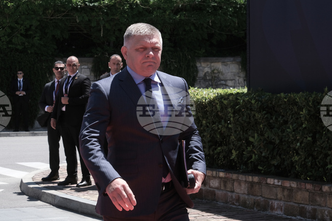 ТАСР: Словашкият премиер Роберт Фицо е в Черна гора за участие в срещата на върха ЕС–Западни Балкани 