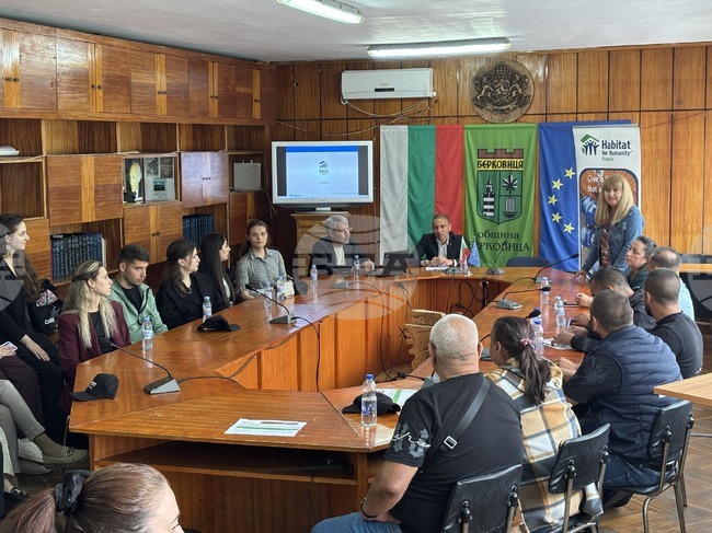 Дискусия „Мечтаем за квартала“ събра хора от ромския квартал „Раковица“ в Берковица с общински служители и представители на институции