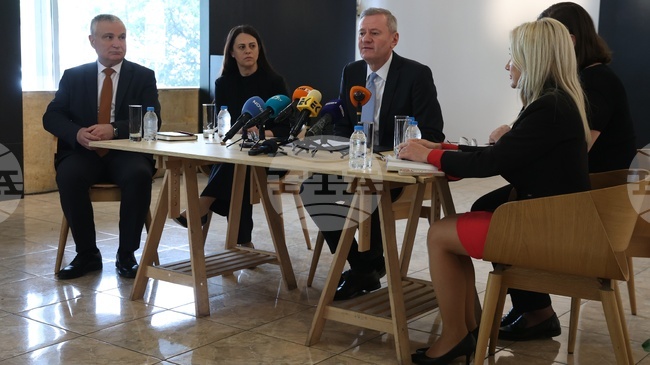 Заплатата на директора на НДК е в пъти по-голяма от тази на държавния глава, обяви министърът на културата Евтим Милошев 