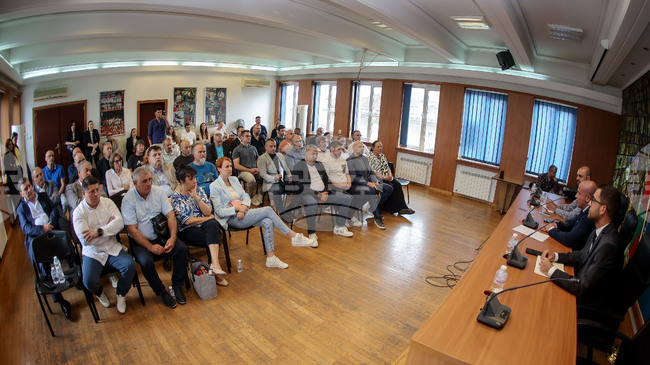  Министърът на младежта и спорта Енчо Керязов проведе среща с представители на спортните федерации