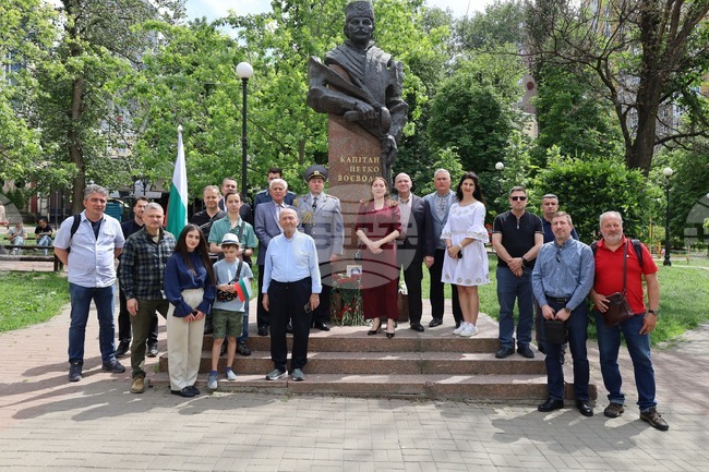 В украинската столица почетоха паметта на Христо Ботев и всички загинали за свободата на България пред паметника на капитан Петко воевода