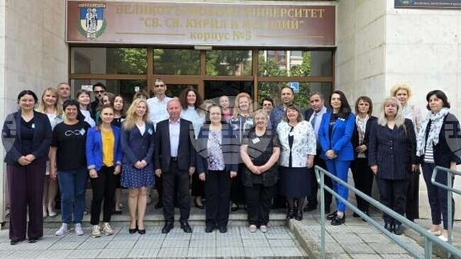 Висше училище по агробизнес и развитие на регионите представи добрите практики и опита на Европейски университет ИНВЕСТ на кръгла маса във Велико Търново