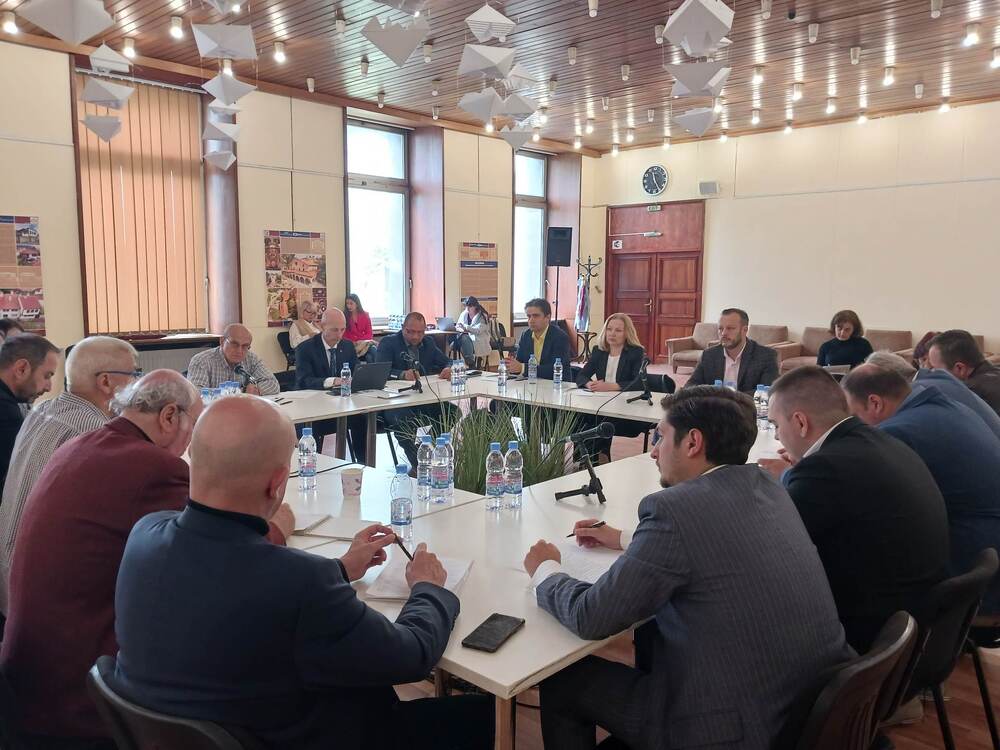 КАБ събра политическите сили на кръгла маса за устойчивото развитие на сектора
