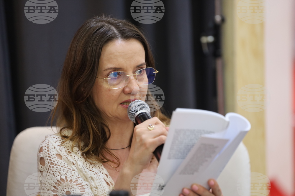 Румъния - Международен панаир на книгата „Букфест“ - щанд на България - литературен разговор