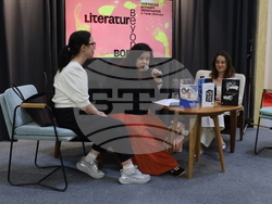 Румъния - Международен панаир на книгата „Букфест“ - щанд на България - литературен разговор
