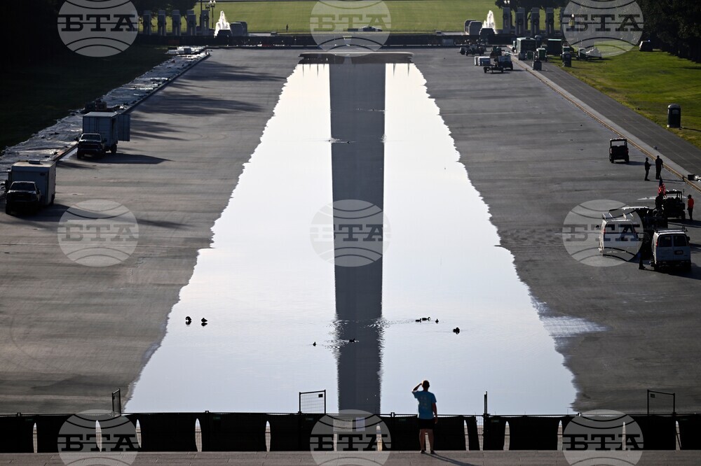 APTOPIX Lincoln Memorial Reflecting Pool