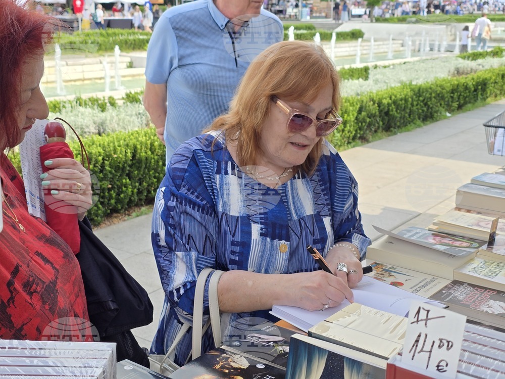 Пролетен панаир на книгата - среща с поетеса