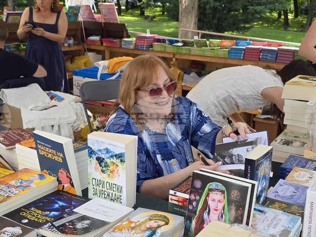 Пролетен панаир на книгата - среща с поетеса