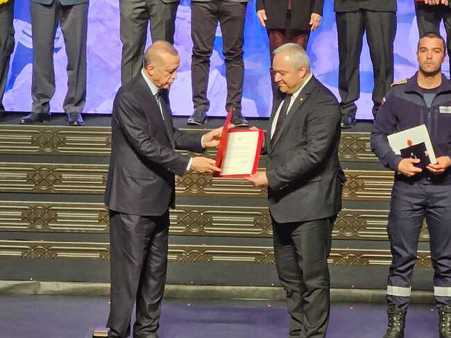 Президентът на Турция връчи почетна грамота на вицепремиера Демерджиев заради помощта след земетресението