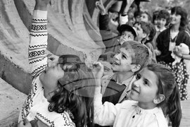 Честване на 10-годишнината от провеждането на първата Международна детска асамблея „Знаме на мира“, състояла се от 16 до 25 август 1979 година