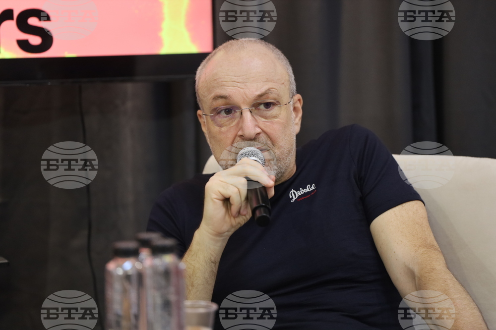 Румъния - Международен панаир на книгата „Букфест“ - писатели - разговор