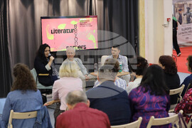 Румъния - Международен панаир на книгата „Букфест“ - писатели - разговор