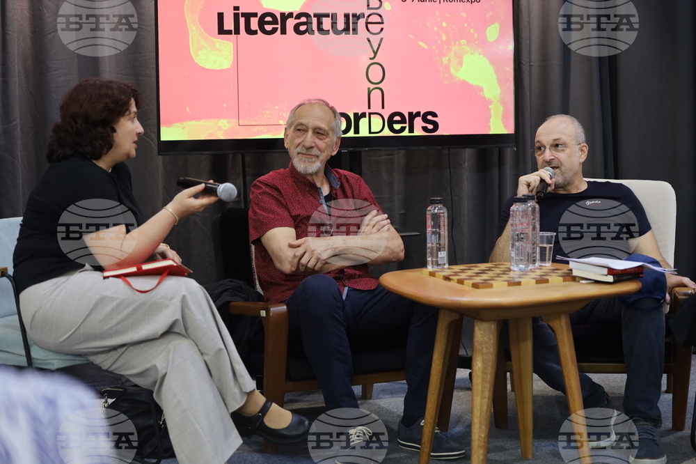Румъния - Международен панаир на книгата „Букфест“ - писатели - разговор