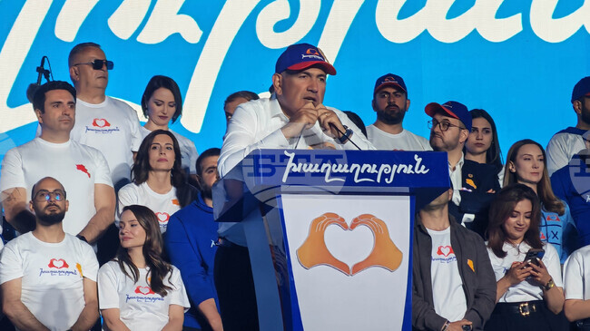 Народът е господар на държавата и народът трябва да ръководи държавата., заяви премиерът на Армения Пашинян на заключителния предизборен митинг на партията си