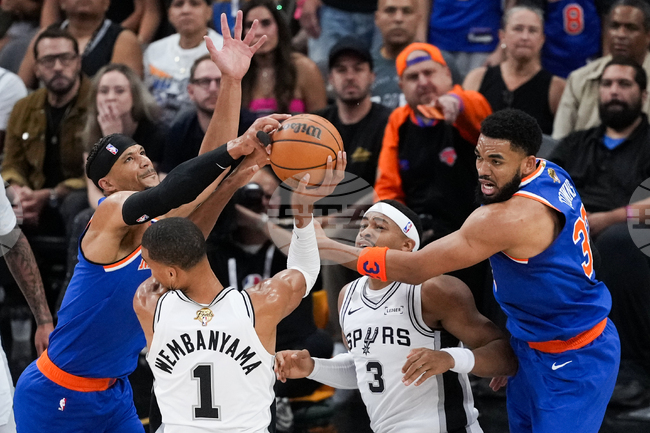 APTOPIX NBA Finals Knicks Spurs Basketball