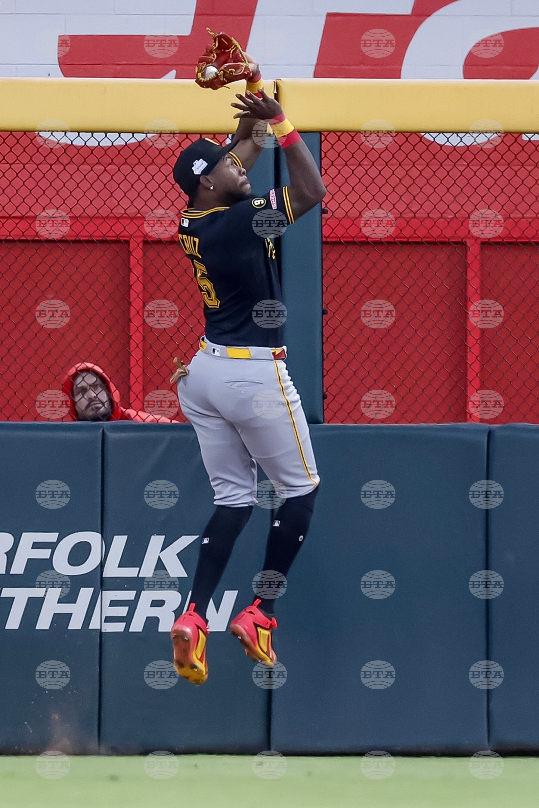 Pirates Braves Baseball