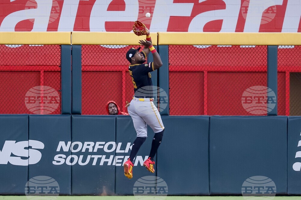 Pirates Braves Baseball