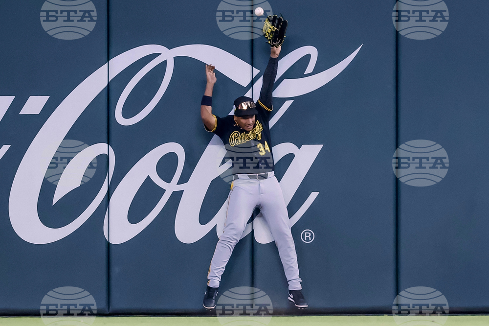 Pirates Braves Baseball