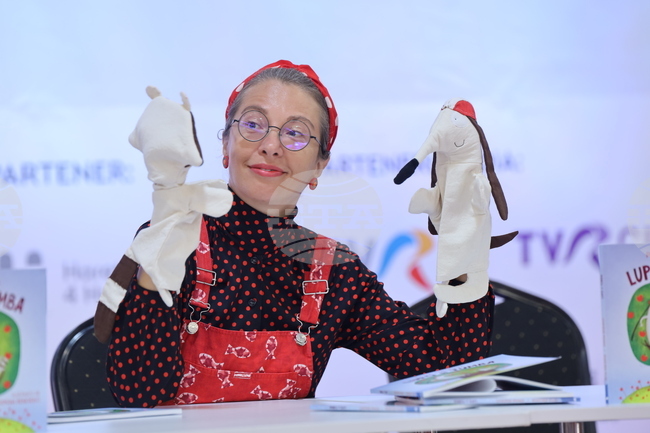 Седем детайла от България, които звучат като от детска книга представи писателката Петя Кокудева на панаира на книгата в Букурещ