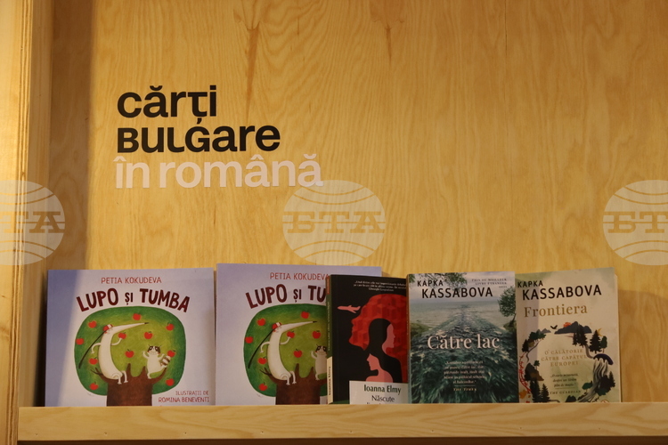 Bulgarian Stand at Bucharest Book Fair Collects Romanian Books for University Library in Sofia