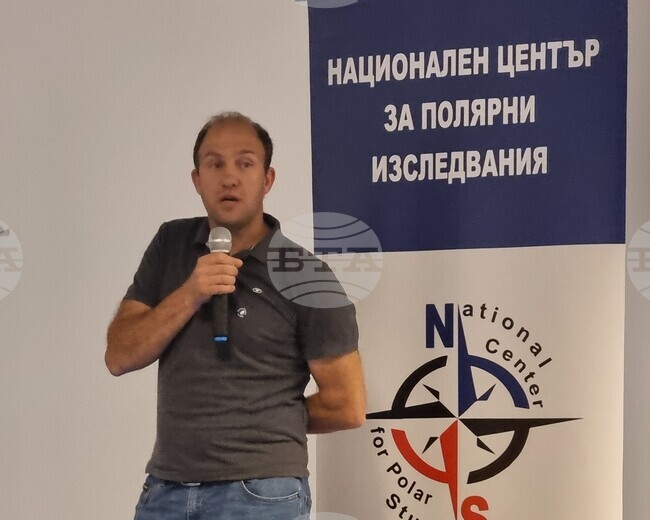 От един фургон България вече има град на Антарктида, каза Камен Недков, ръководител на базата на остров Ливингстън
