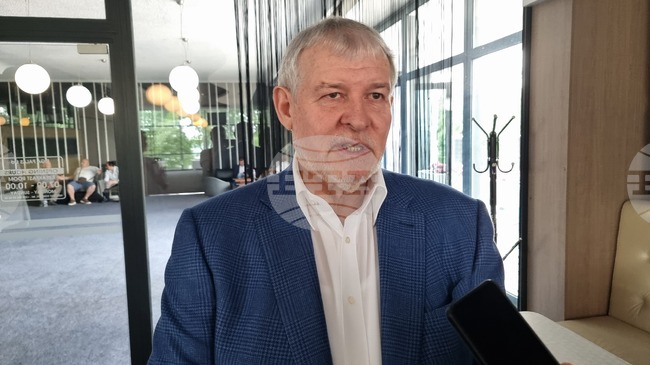 Първите стъпки на правителството са леко колебливи, каза председателят на СДС Румен Христов