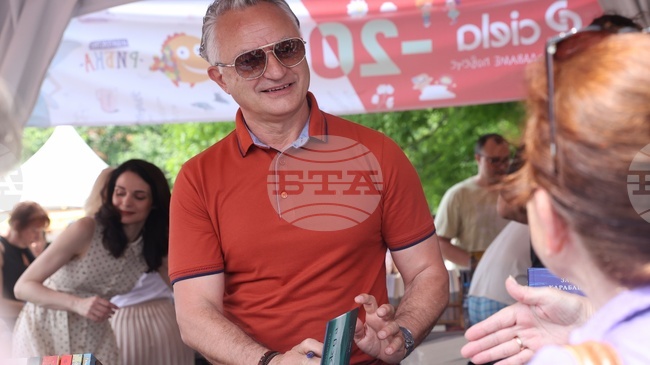 Четенето е живо и здраво, четенето е нещо, без което ние, българите, не можем, каза за БТА писателят Захари Карабашлиев